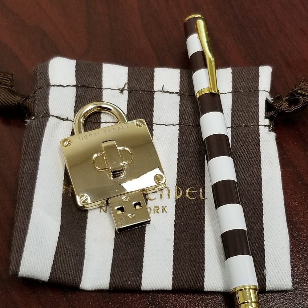 SOLD New Henri Bendel TechGirl Must Have USB & Pen